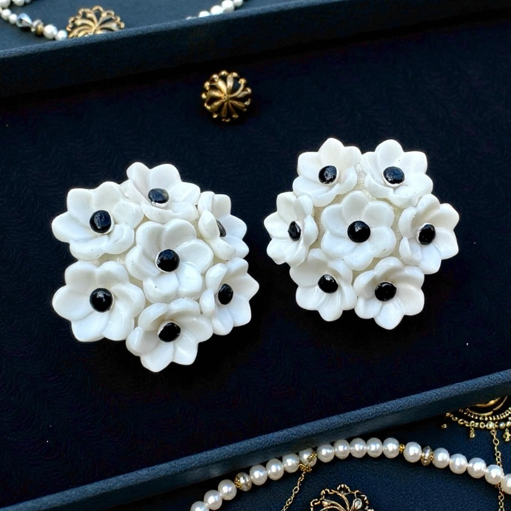CROWN TRIFARI Rare 1950/1960s Floral Cluster Clip-on Earrings, Vintage
